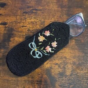 Beaded Floral Eyeglass Case - Black